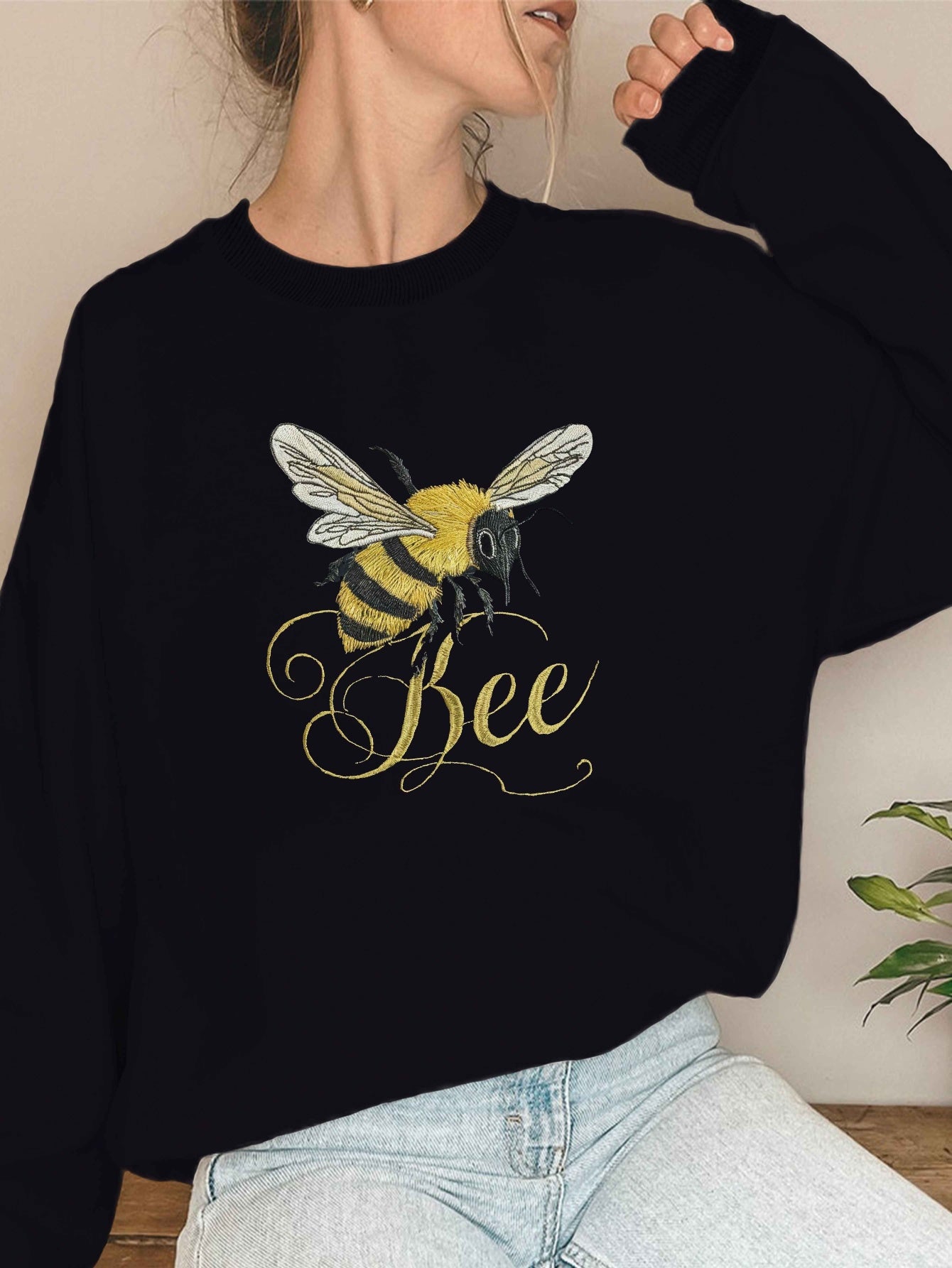 teediy beautifully detailed embroidered bee 250g teediy Women's sweatshirts