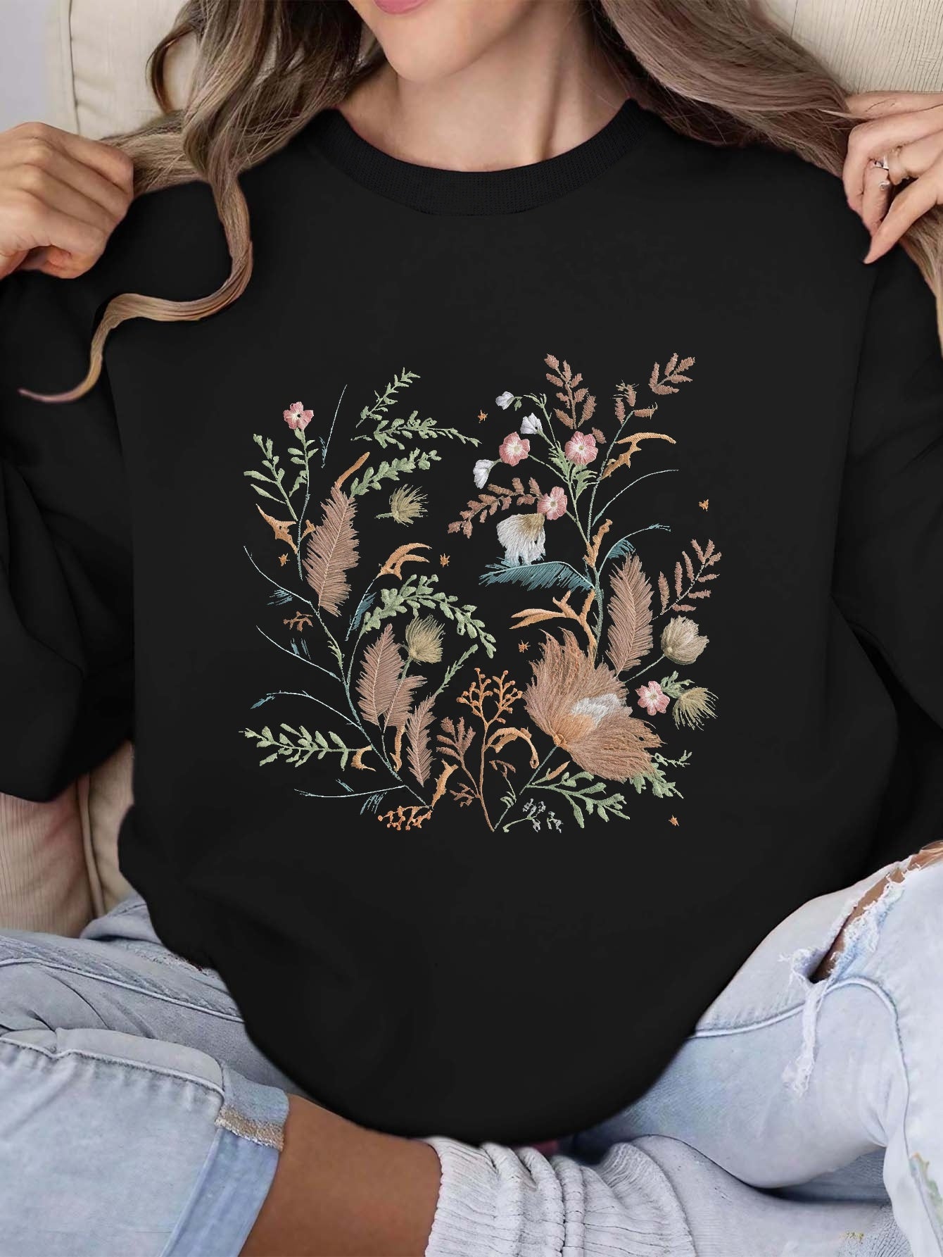 intricately embroidered pattern Women's sweatshirt