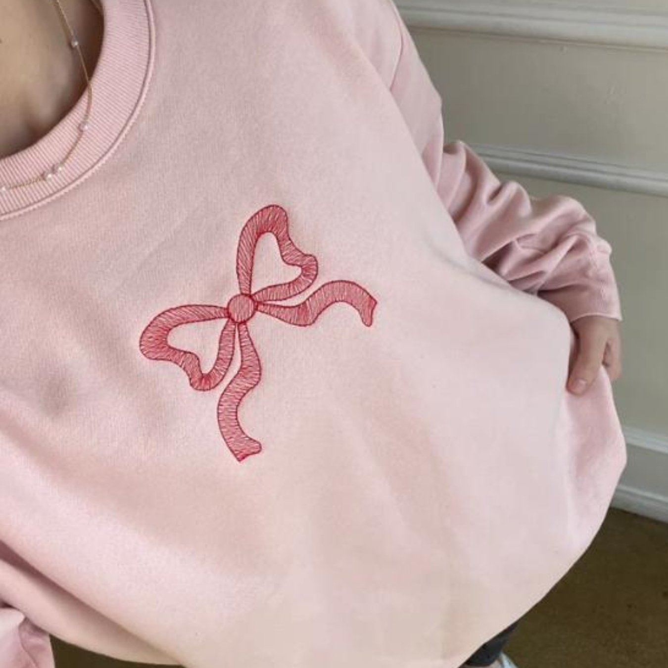 Women's Casual Loose Fit Long Sleeve Round Neck Sweatshirt - 100% Polyester Lightweight 119g/m², Solid Color with Red Bow Embroidery, Spring/Fall Pullover for Casual Attire