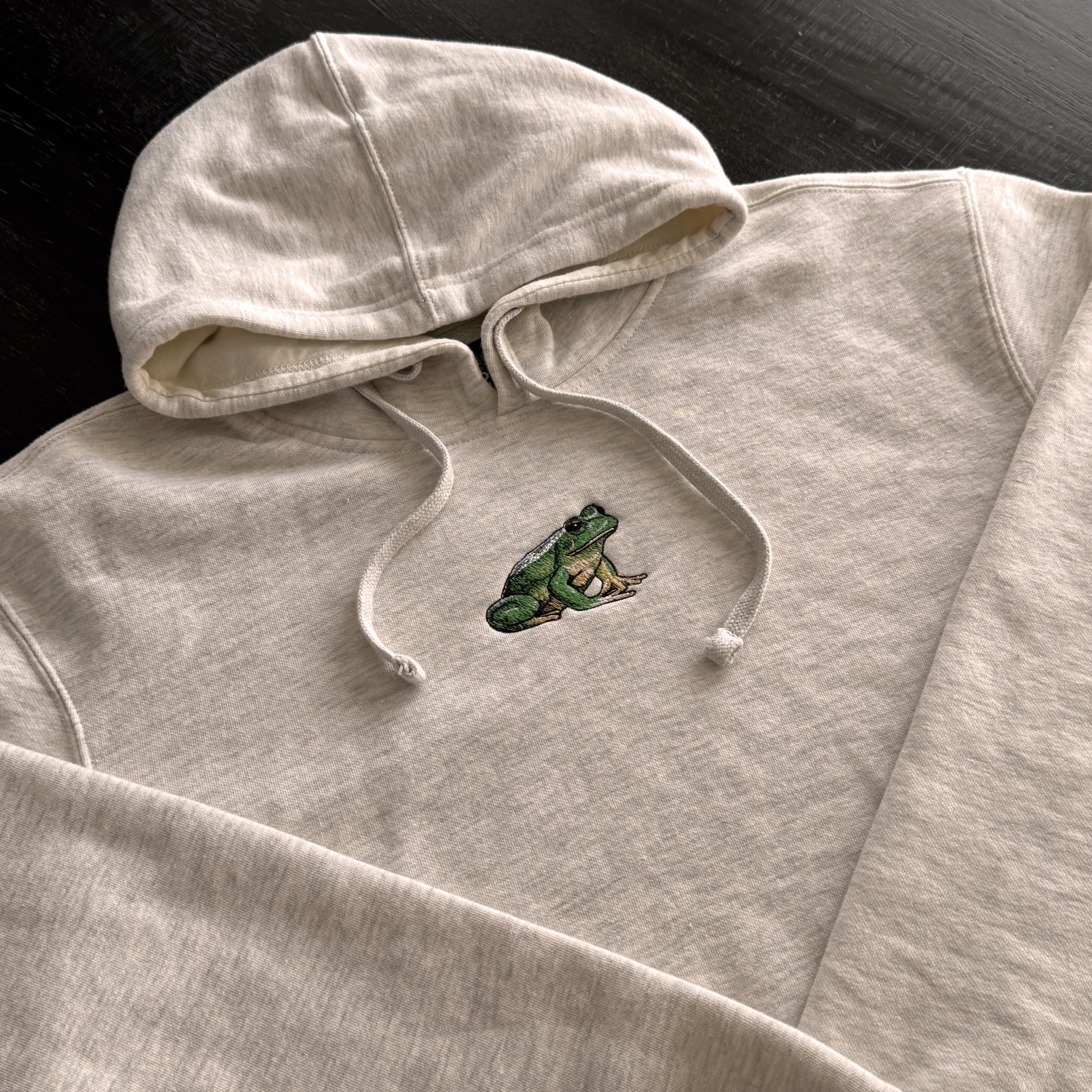 Embroidered Frog Sweatshirt | Cozy Wildlife Crewneck | Cute Toad Nature Hoodie | Animal Lover T-Shirt | Christmas Gift Sweater