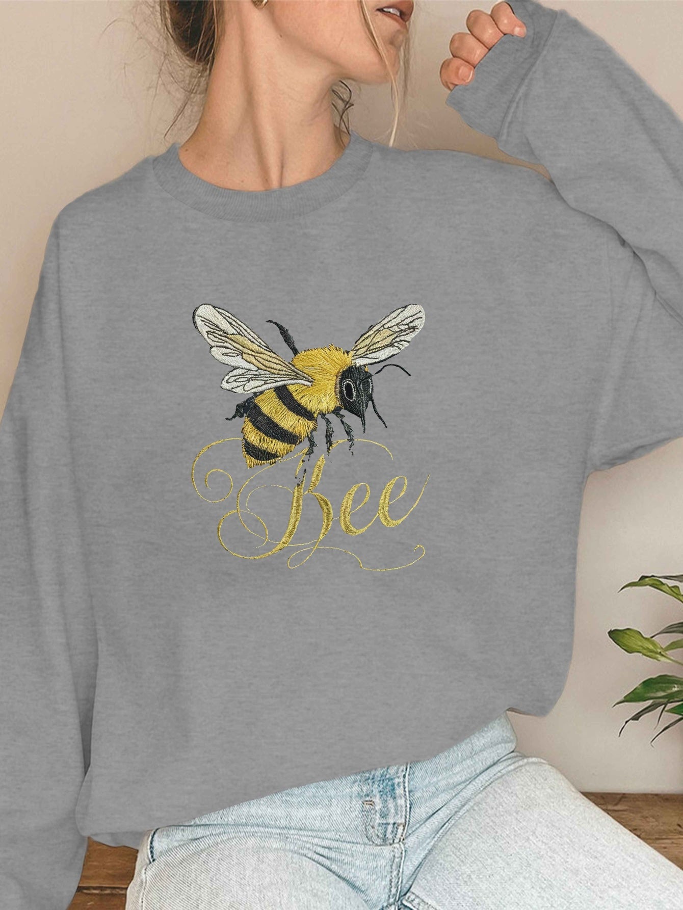 teediy beautifully detailed embroidered bee 250g teediy Women's sweatshirts