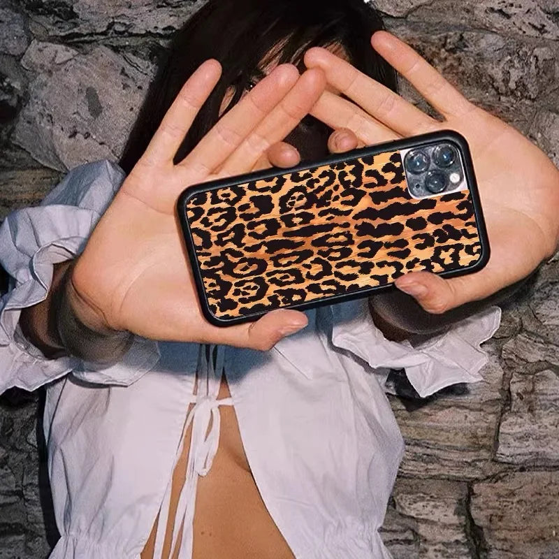 Wildflower Ins Cute Cartoon Phone Case for iPhone Leopard Print Cherry Pink Cat Brown 13 Pro 14 Pro 15 Pro WF Strawberries case