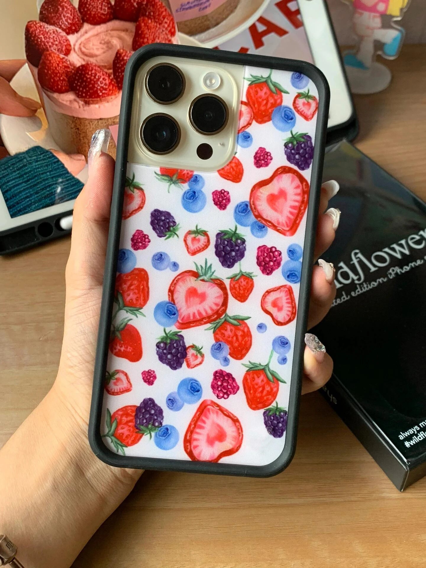 Wildflower Ins Cute Cartoon Phone Case for iPhone Leopard Print Cherry Pink Cat Brown 13 Pro 14 Pro 15 Pro WF Strawberries case