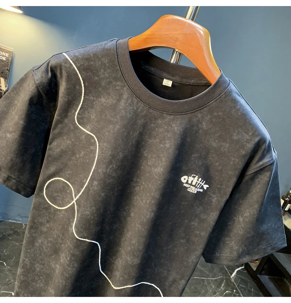 Embroidered printed short sleeved T-shirt for men in summer 2025, trendy and loose, snowflake print retro casual top