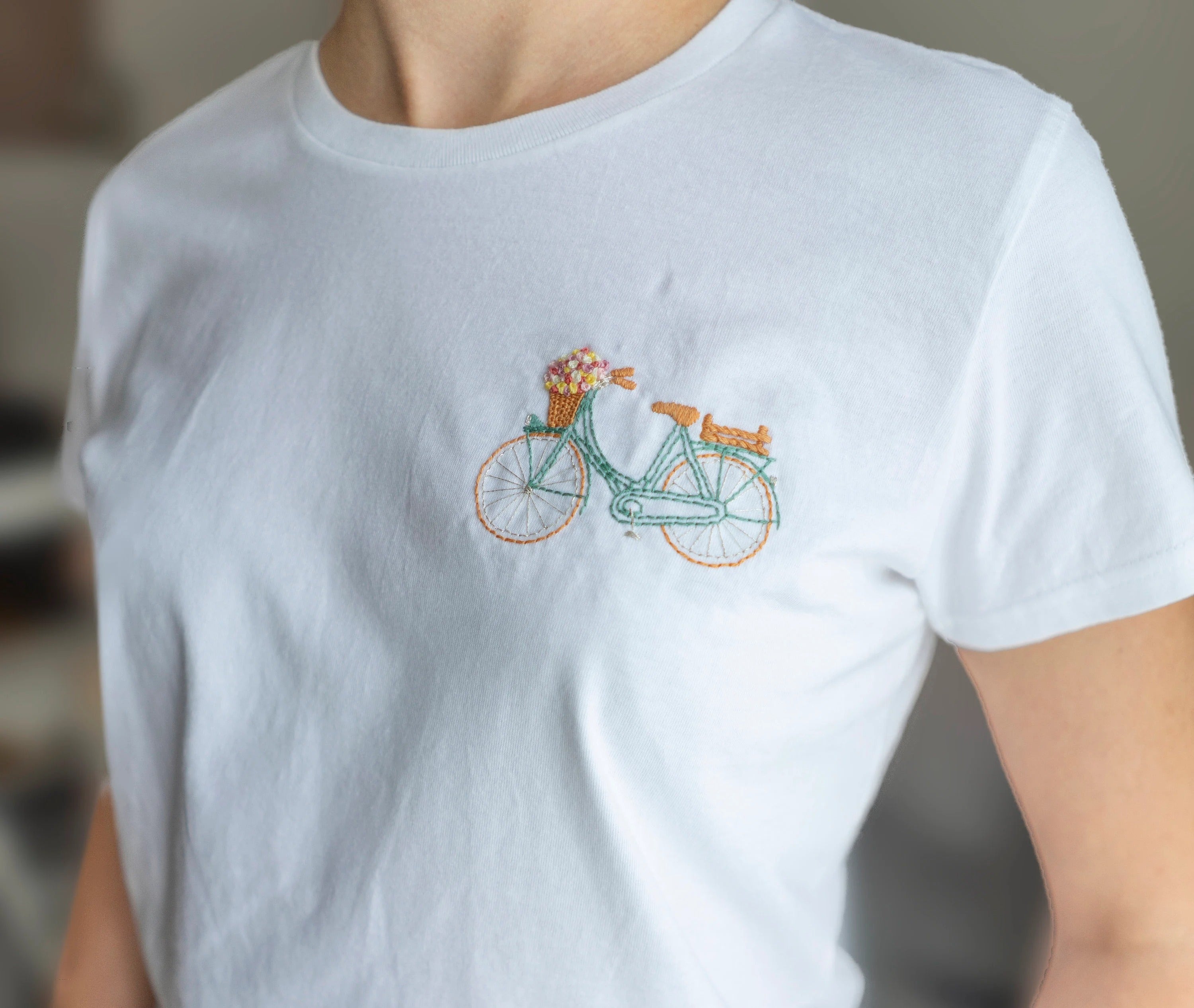 Hand-embroidered t-shirt/ Customized T-Shirt / Made in Italy / Bicycle t-shirt / Embroidered tshirt