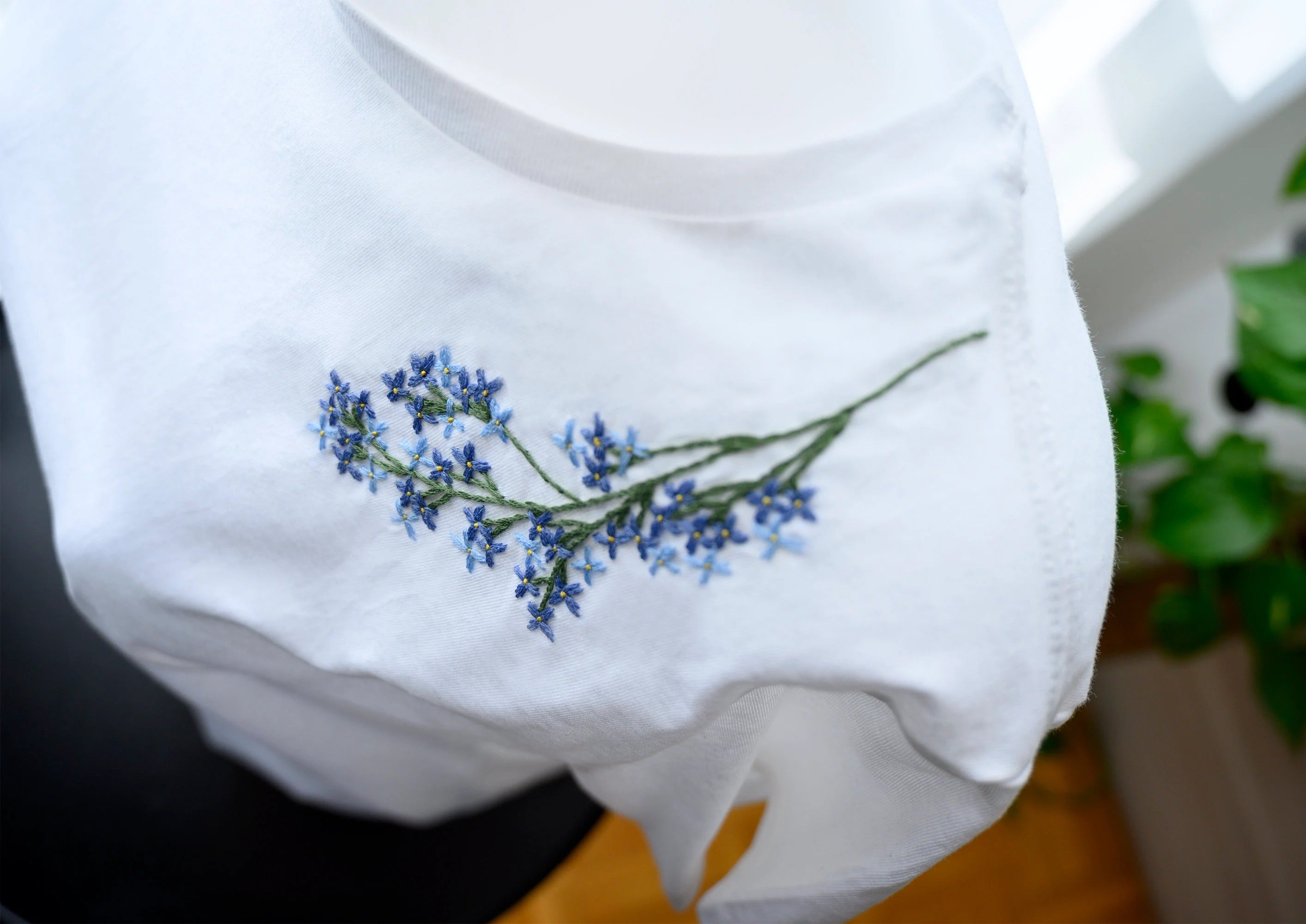 Hand-embroidered t-shirt/ Customized T-Shirt / Made in Italy / Flower's T-shirt / Embroidered tshirt