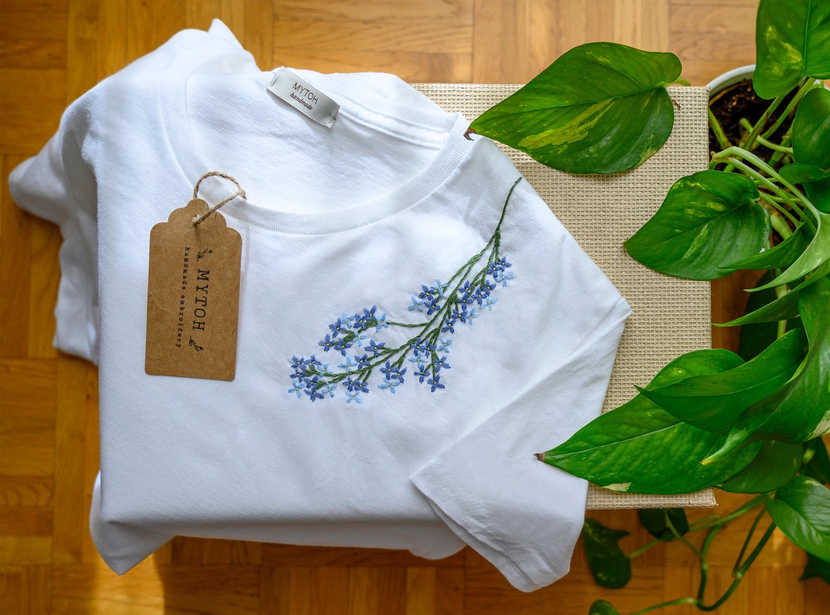 Hand-embroidered t-shirt/ Customized T-Shirt / Made in Italy / Flower's T-shirt / Embroidered tshirt