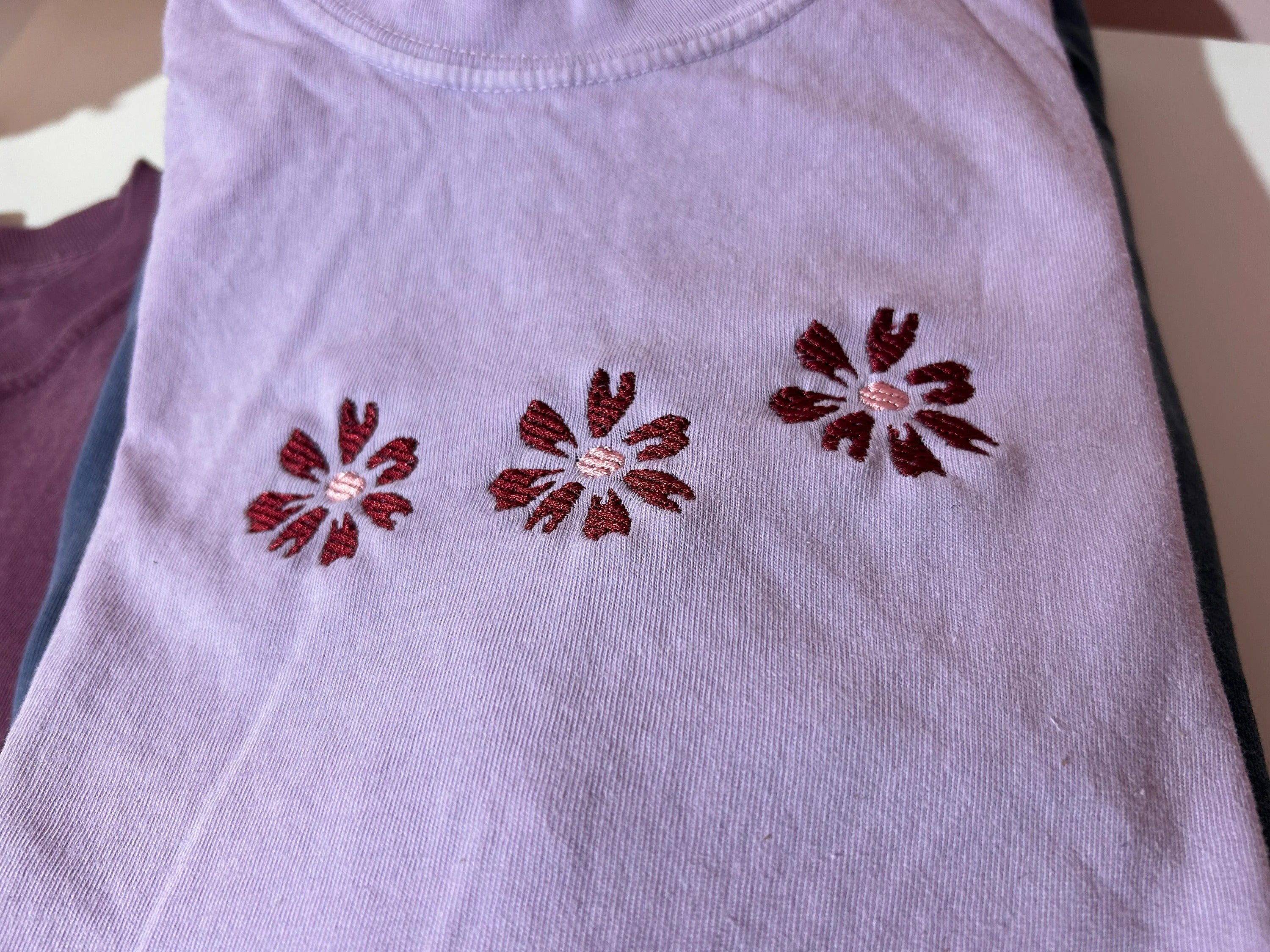 Floral embroidered t-shirt - t-shirt embroidered - Embroidered Tee - Gift tee - Boho T-shirt -