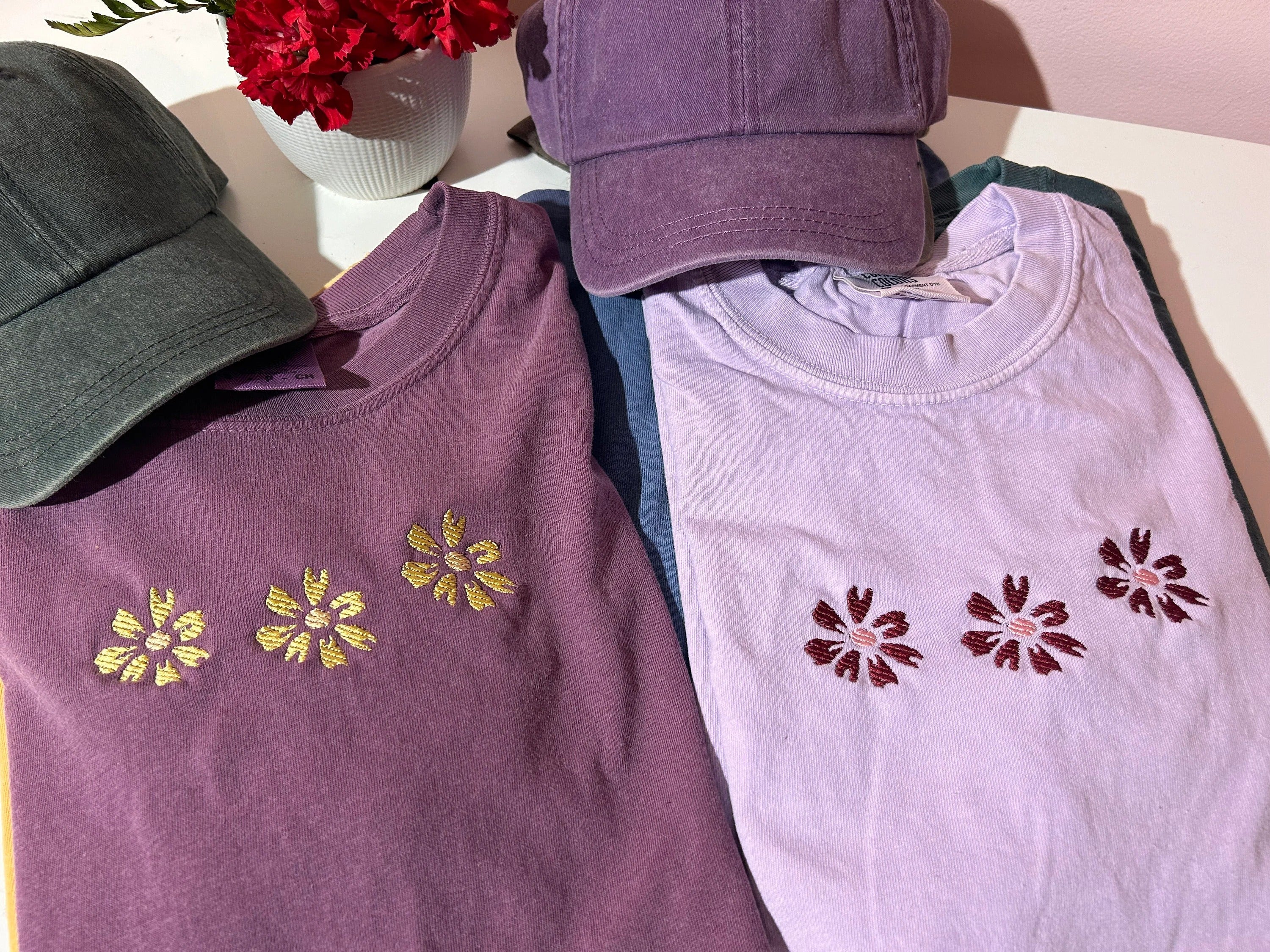 Floral embroidered t-shirt - t-shirt embroidered - Embroidered Tee - Gift tee - Boho T-shirt -