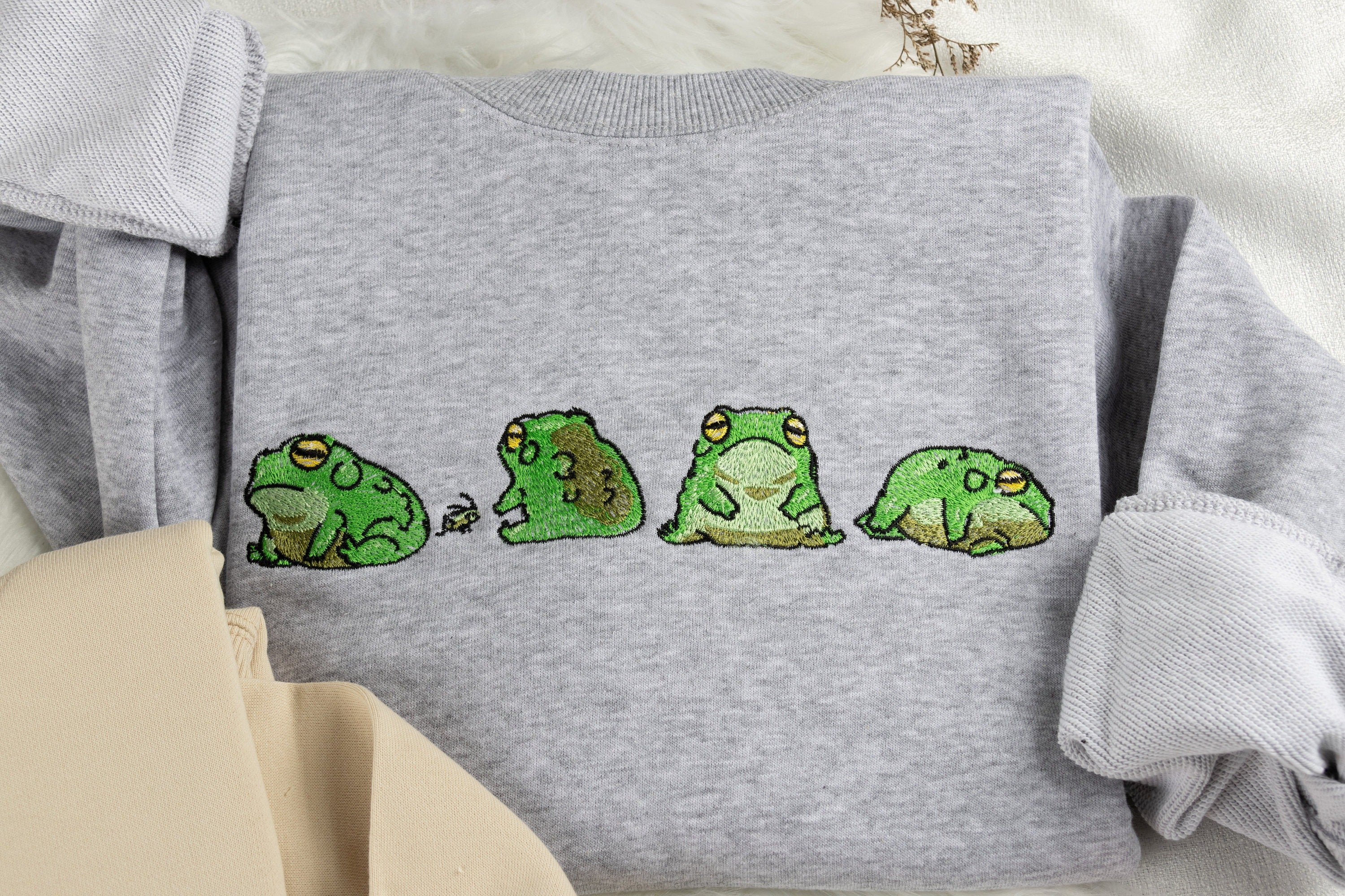 Frog Embroidered Sweatshirt | Frog University T-shirt | Embroidered Sweatshirt | Sweater | Crew Neck Sweatshirt