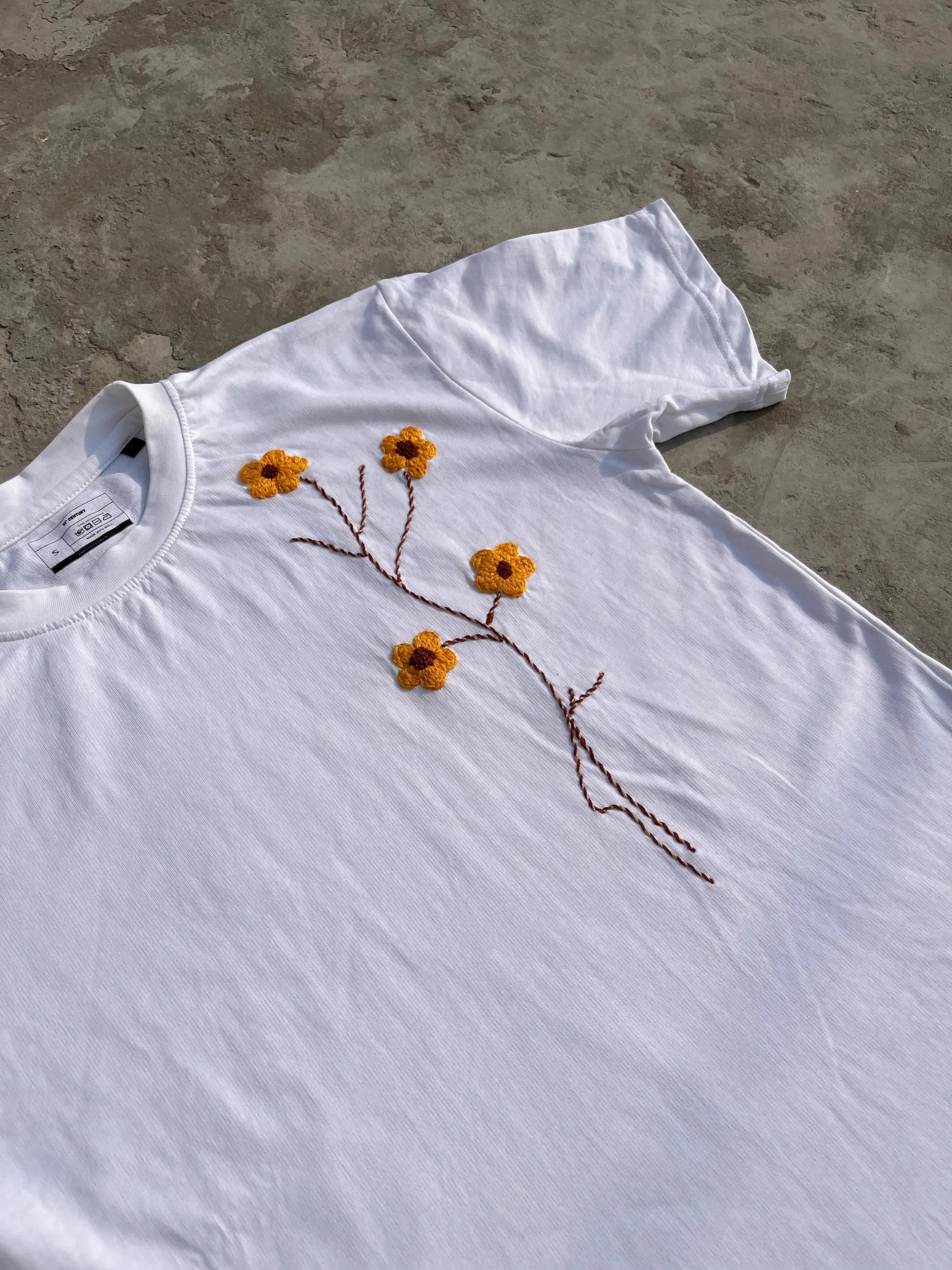 Floral Hand Embroidered T-Shirt – Custom Embroidery, Personalized Gift, Unique Style