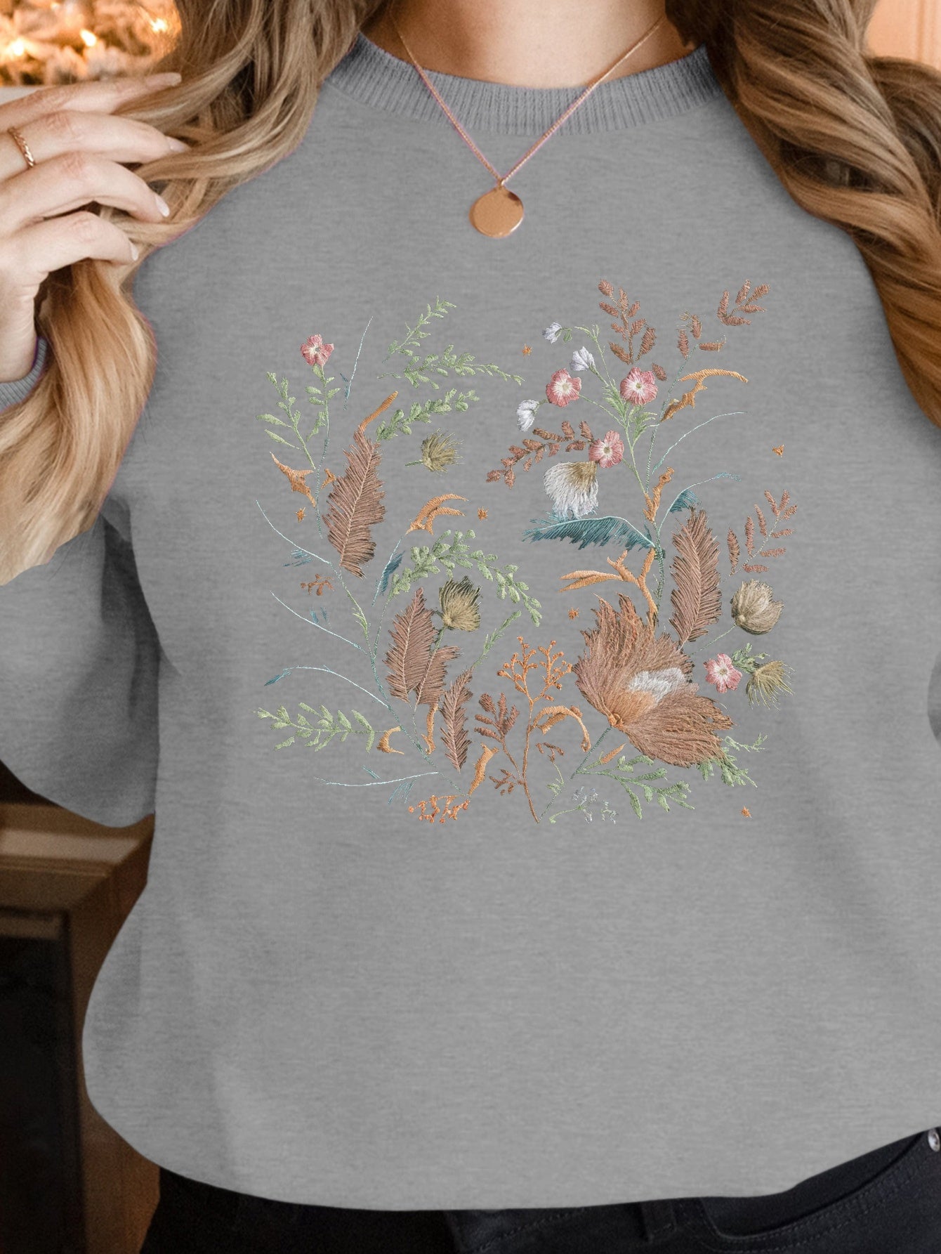 intricately embroidered pattern Women's sweatshirt