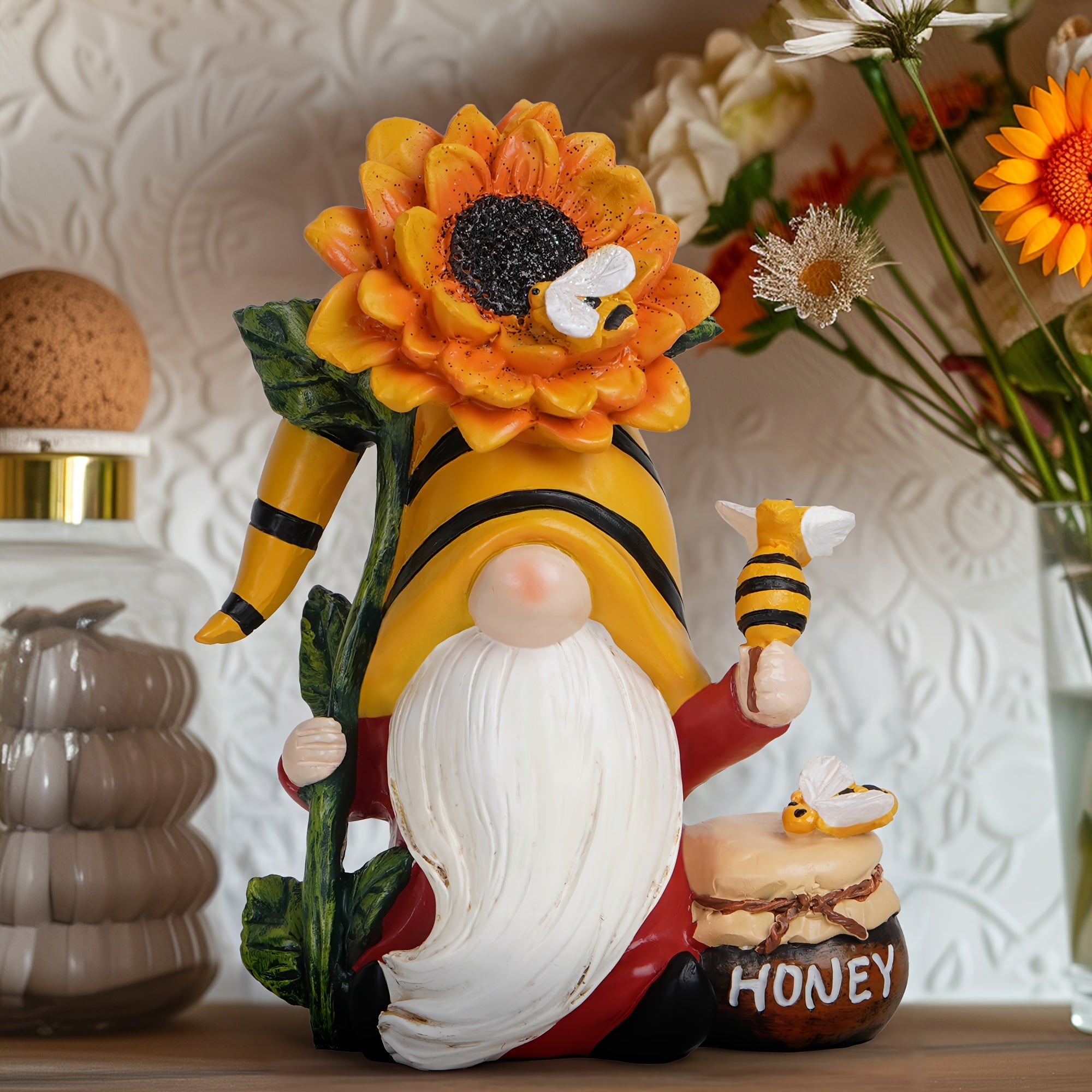 Resin Sunflower Gnome with Bee - Decorative Garden Elf Figurine, No Electricity or Battery Needed, Nature-Inspired Home & Outdoor Decor