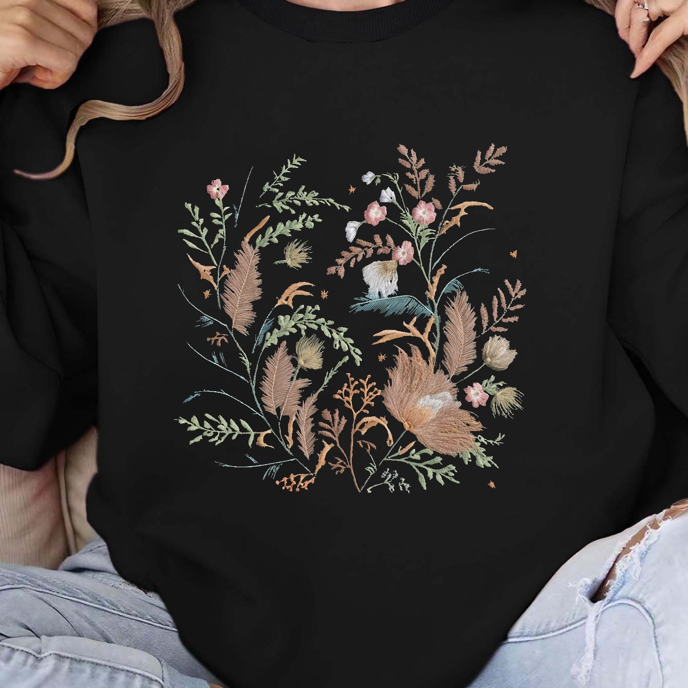 intricately embroidered pattern Women's sweatshirt