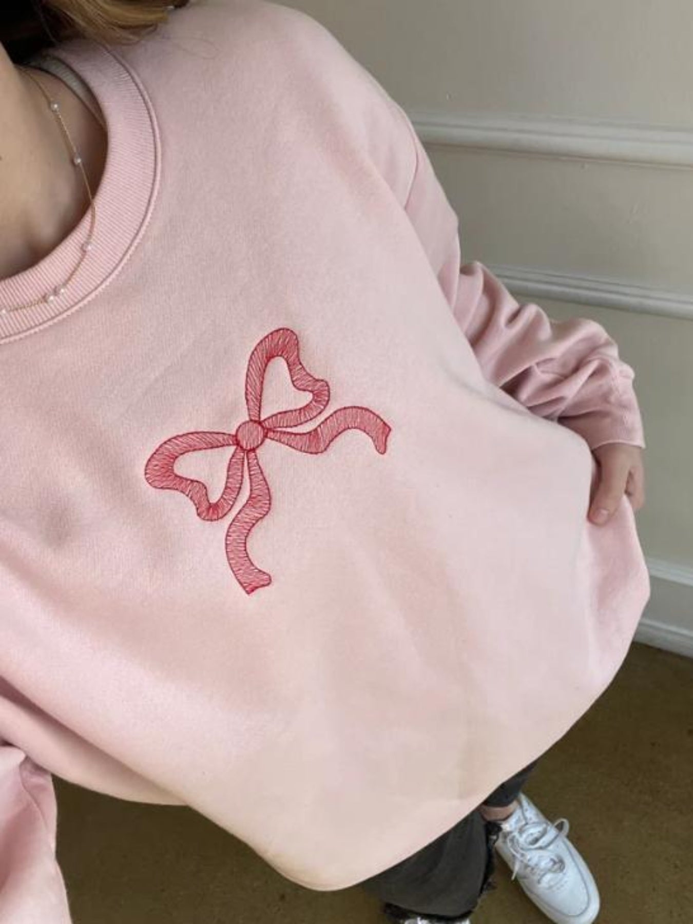 Women's Casual Loose Fit Long Sleeve Round Neck Sweatshirt - 100% Polyester Lightweight 119g/m², Solid Color with Red Bow Embroidery, Spring/Fall Pullover for Casual Attire