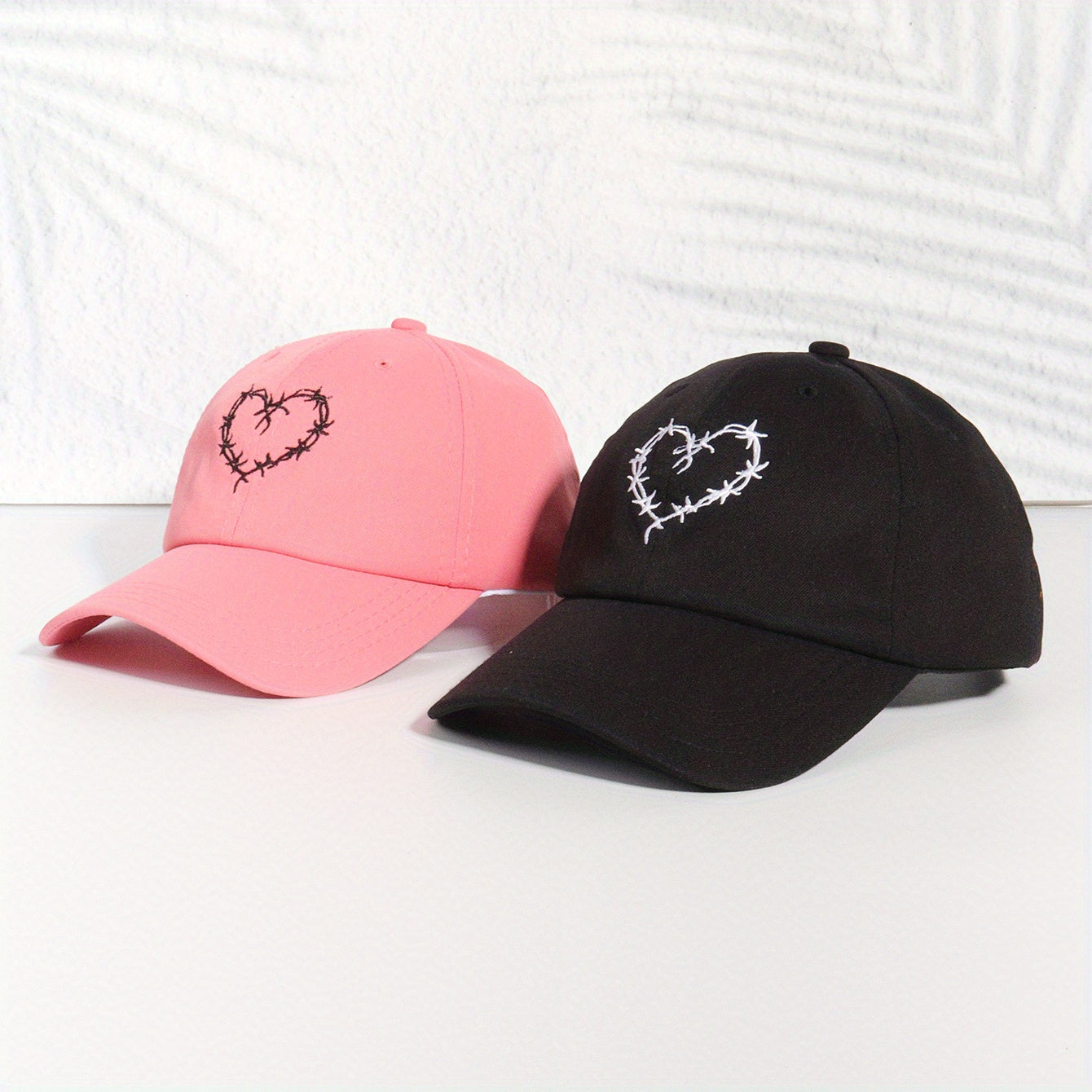 [2pcs Adjustable Baseball Caps] 2pcs Love Embroidery Couple Adjustable Baseball Caps
