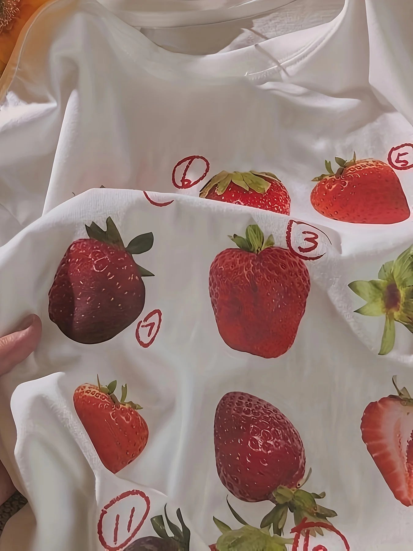 100% Cotton Women T-shirt Cute Fresh Strawberries Printed Tee Shirt Summer Comfortable Loose Tops Street Fashion Female Clothes