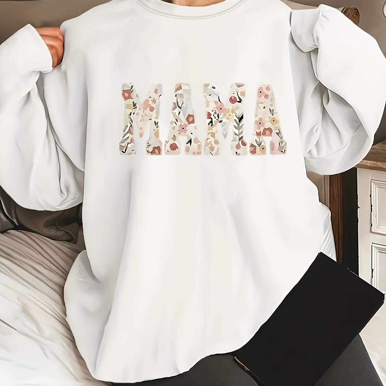 [Cozy Sweatshirt] Ultra-Soft Women's Cozy MAMA Floral Letter Print Pullover Sweatshirt | Machine Washable All-Season Comfort, Cute Sweatshirts, Comfortable Clothing, Playful Design, Durable Comfort