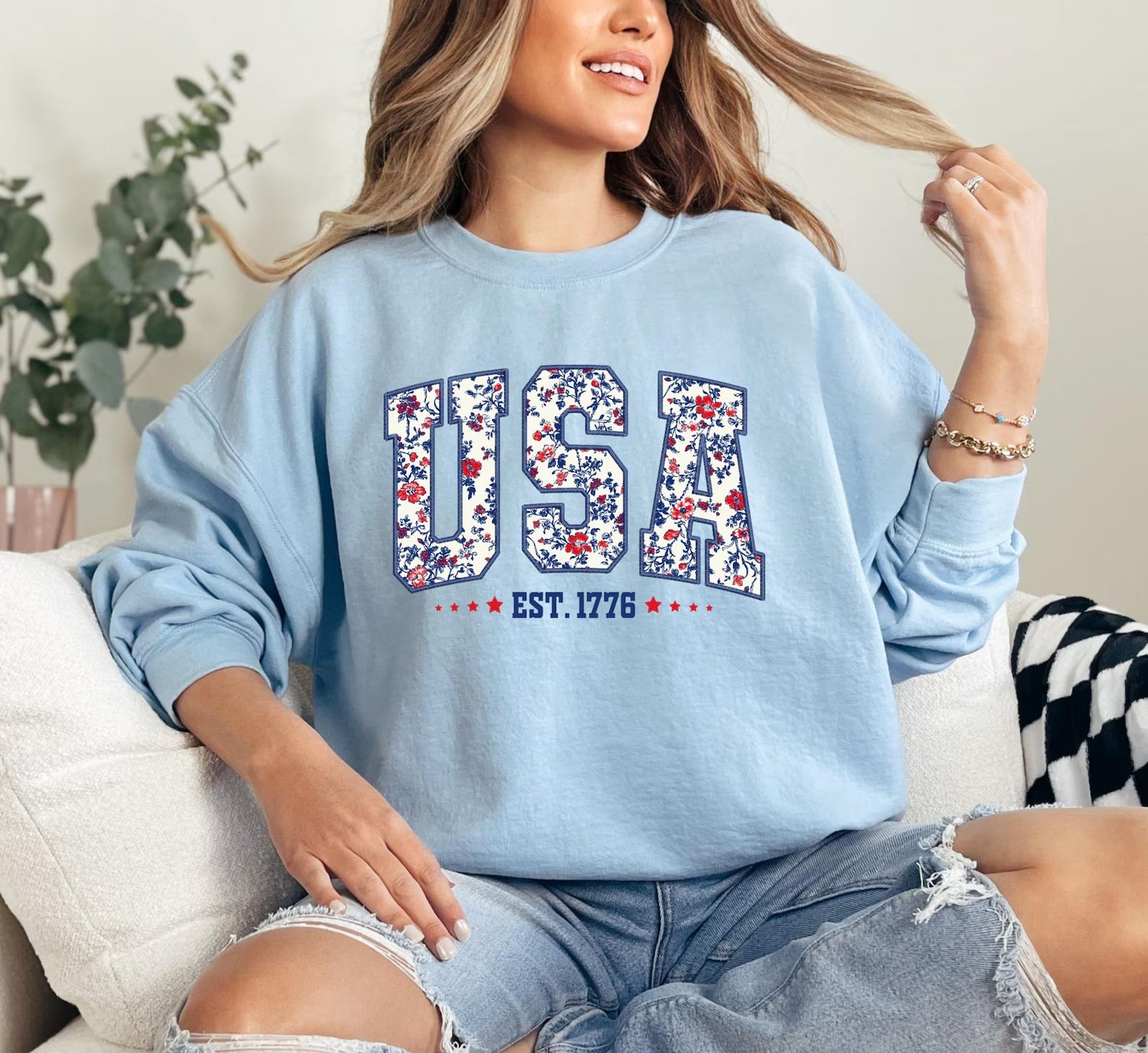 Floral USA Sweatshirt, Patriotic Women Sweatshirt, USA Est 1776 Sweatshirt, 4th Of July Sweatshirt, America Sweatshirt, Flower USA Sweater