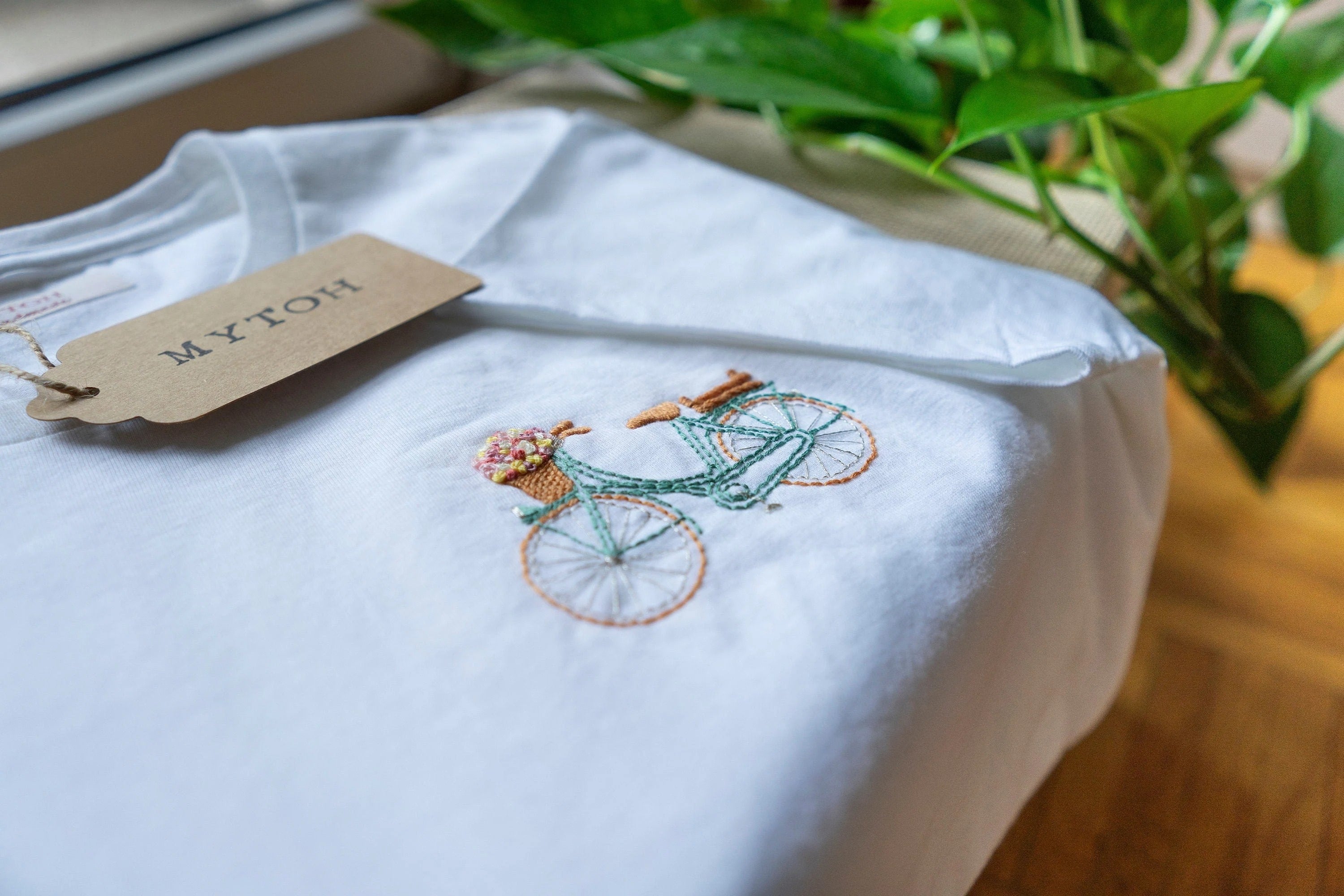 Hand-embroidered t-shirt/ Customized T-Shirt / Made in Italy / Bicycle t-shirt / Embroidered tshirt