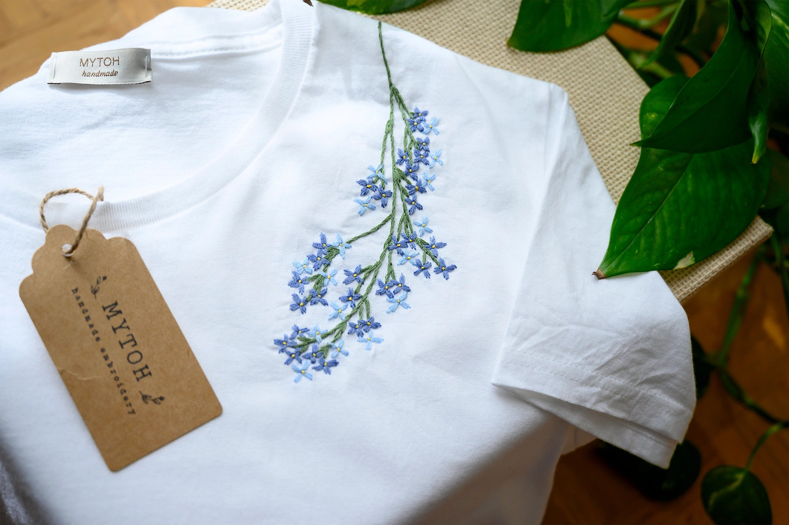 Hand-embroidered t-shirt/ Customized T-Shirt / Made in Italy / Flower's T-shirt / Embroidered tshirt
