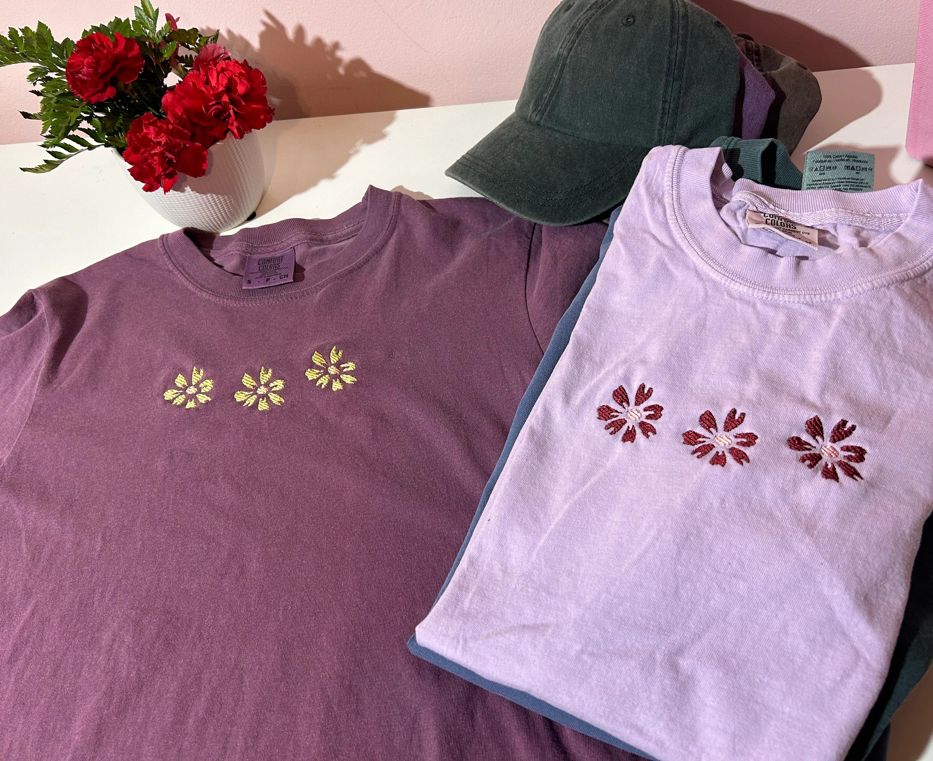 Floral embroidered t-shirt - t-shirt embroidered - Embroidered Tee - Gift tee - Boho T-shirt -