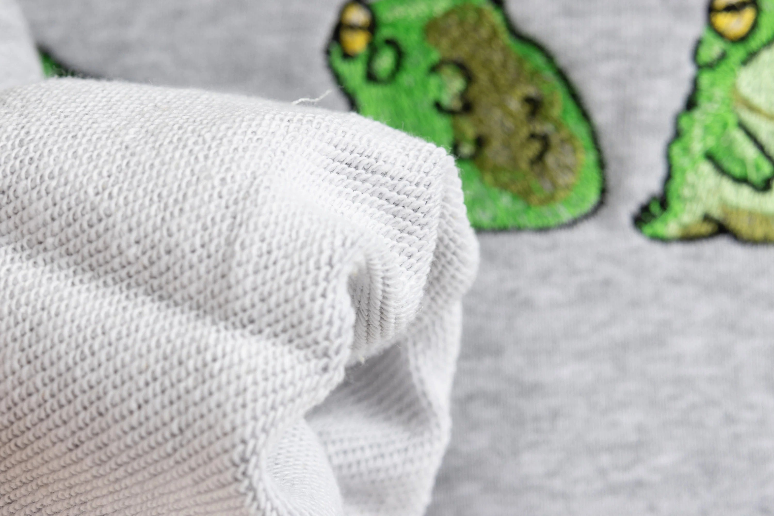Frog Embroidered Sweatshirt | Frog University T-shirt | Embroidered Sweatshirt | Sweater | Crew Neck Sweatshirt