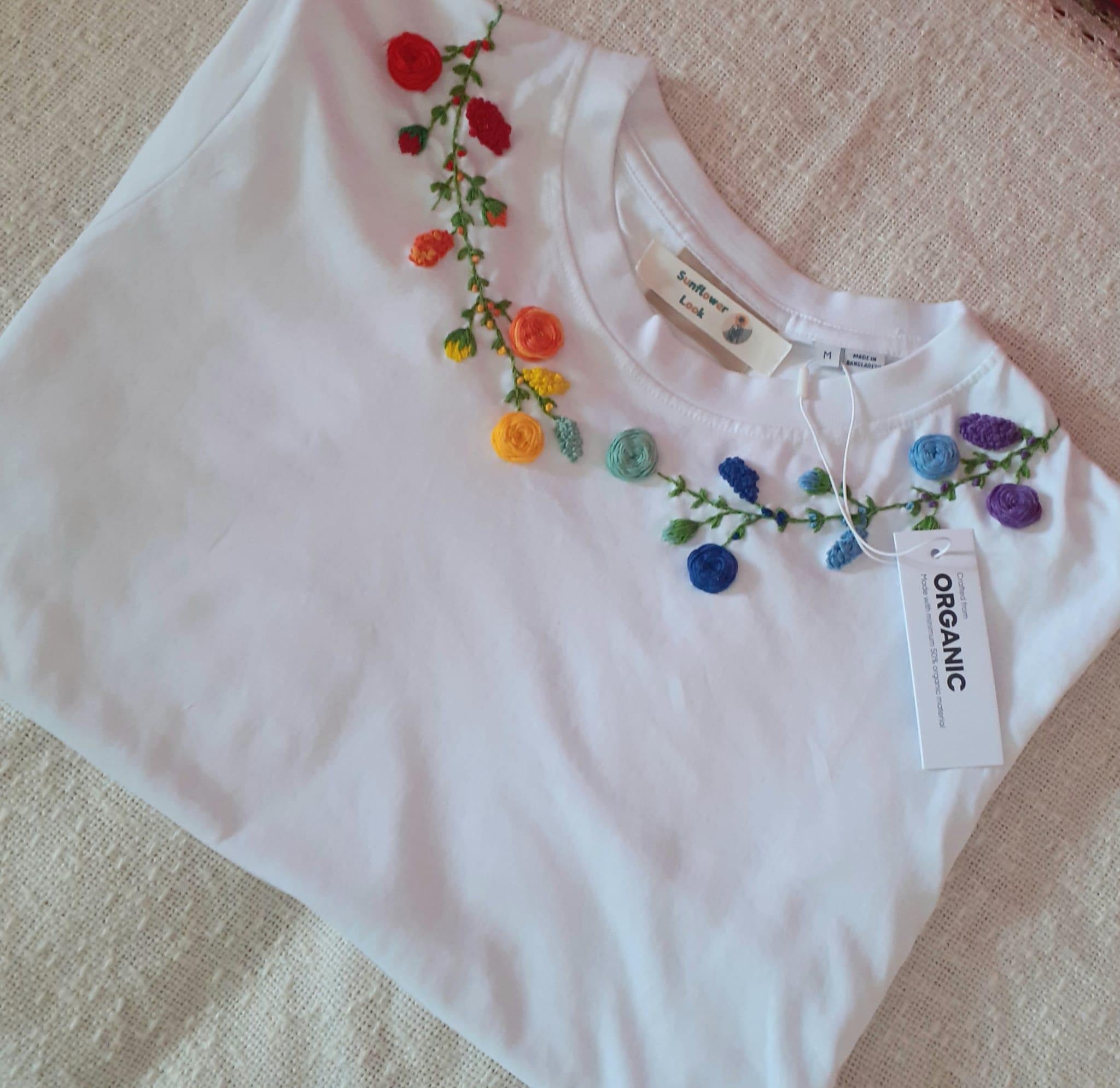 Customized and hand embroidered t-shirt. Organic cotton.